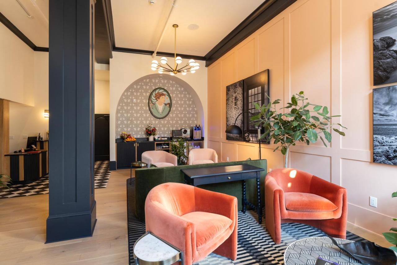 Thaxter Hotel *